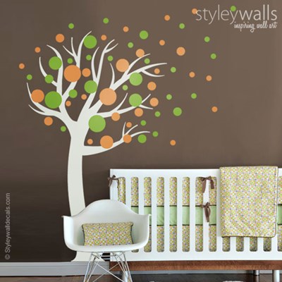 מדבקת קיר לחדר ילדים עץ עם נקודות